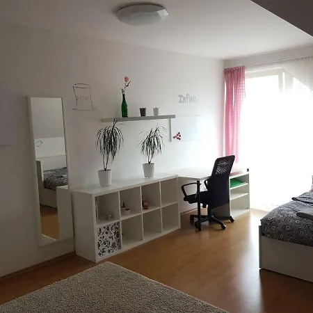 Vakantiehuis Ubytovani Se Zahradou V Prijemnem Prostredi Tuchomerice