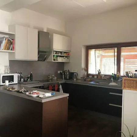 Ubytovani Se Zahradou V Prijemnem Prostredi Vakantiehuis *
